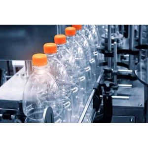 Mengapa Botol Plastik PET Semakin Populer dalam Industri Minuman dan Makanan?