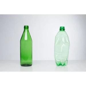 Kelebihan dan Kekurangan Botol Plastik Dibandingkan dengan Botol Kaca